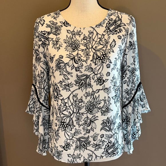 White House Black Market Floral Blouse with Flutter Sleeve, Size 2 (Large) - Picture 1 of 13